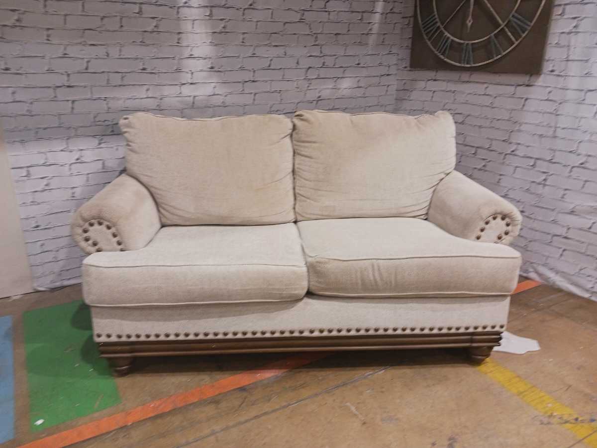 Harleson Loveseat - Gallery Image 17